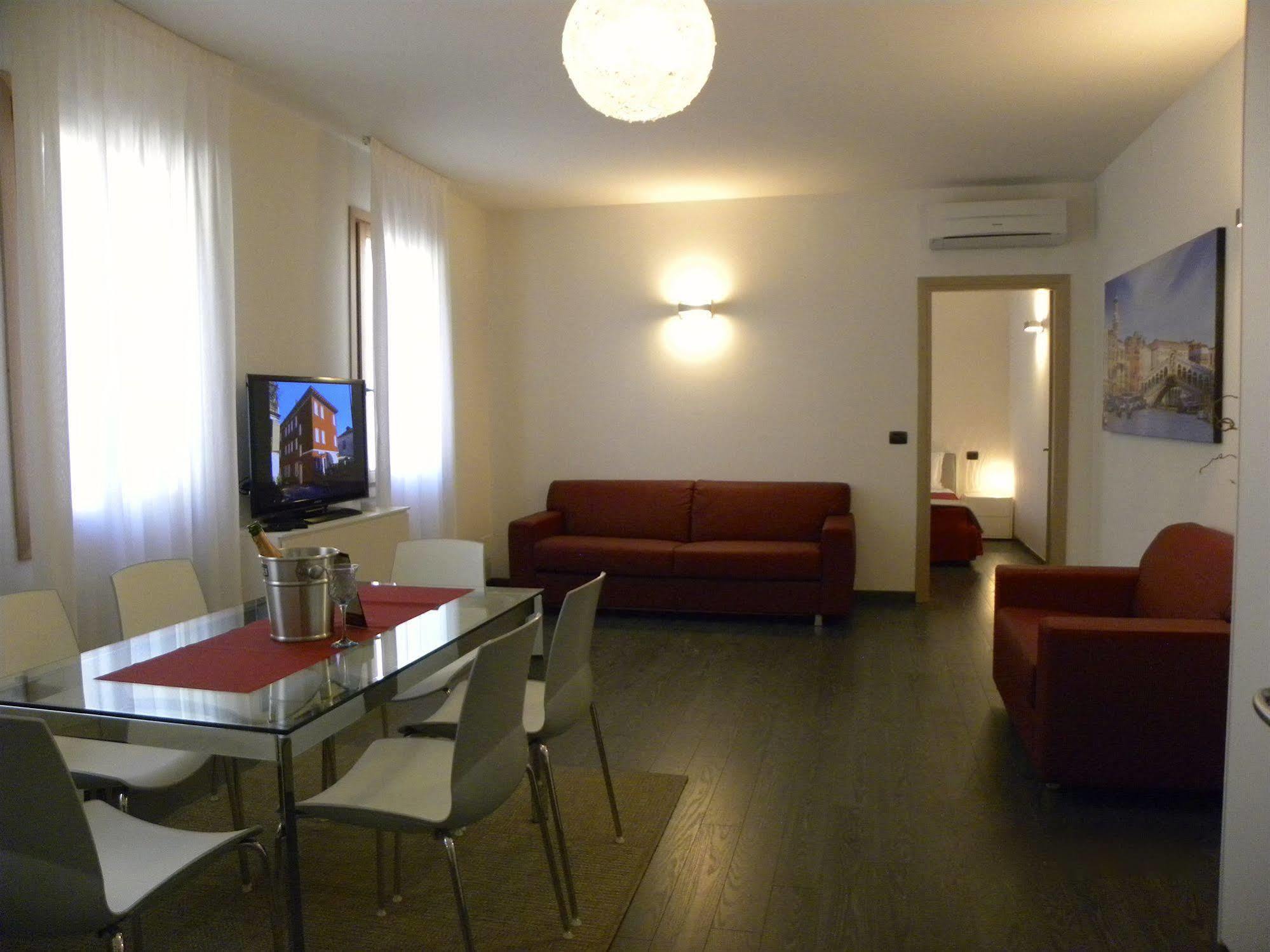 Venice Apartments Dante เมสเตร ภายนอก รูปภาพ