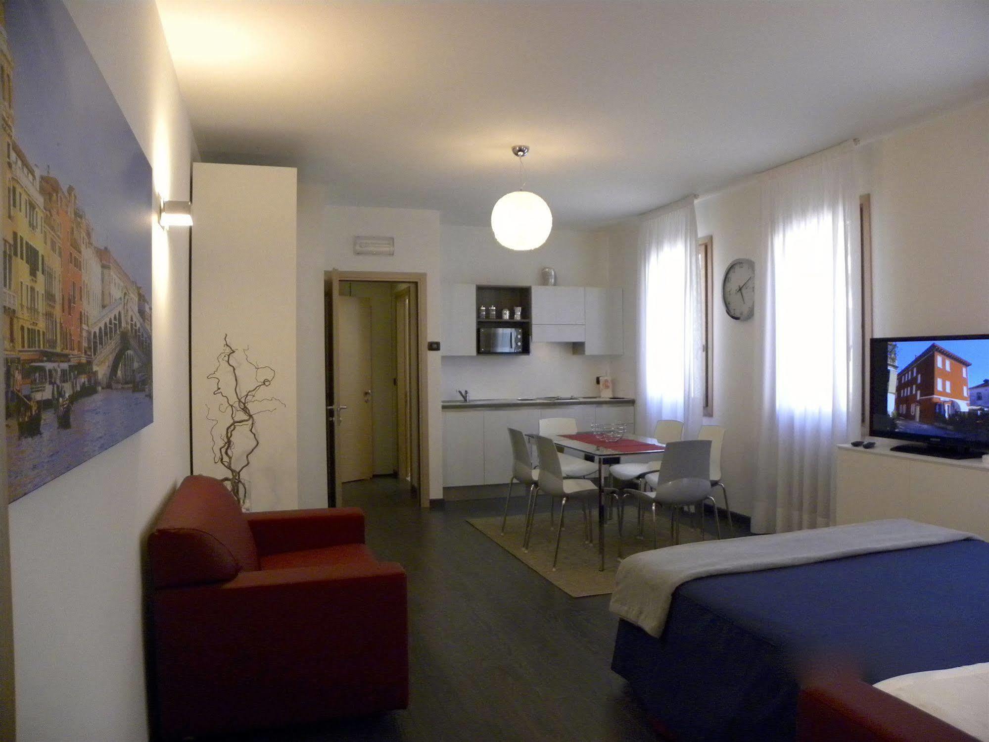 Venice Apartments Dante เมสเตร ภายนอก รูปภาพ